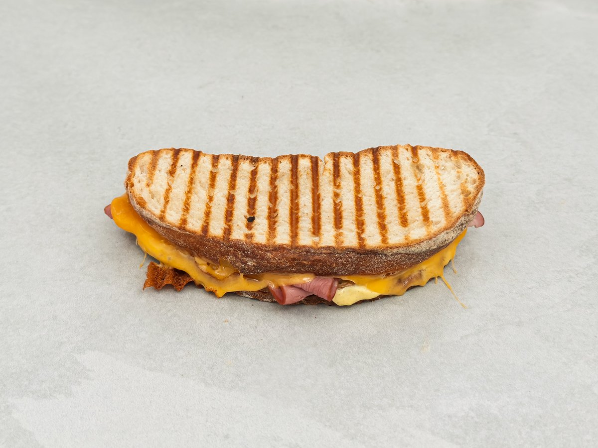 Ost og skinke toast – Snackyard Solsiden