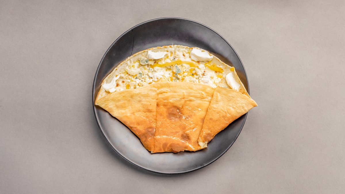 The Four Cheeses – Guda and cheddar cheese, mozzarella, gorgonzola, white chees...