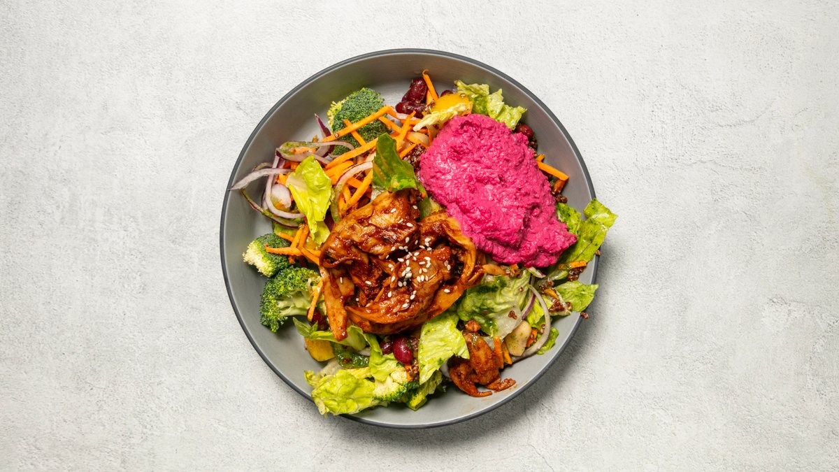 Vegano – BBQ Oumph, blandade bönor, broccoli, mango, rödlök, morot, r...