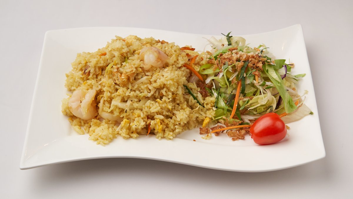 45. Com Rang – fried rice with egg, fresh vegetables, fried onions and an i...