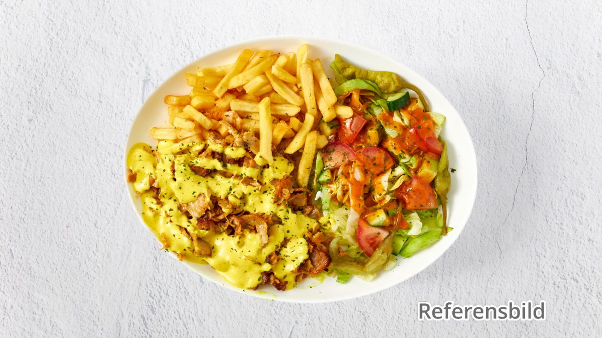 Kycklingtallrik – Ingår pommes, isbergssallad, gurka, tomat, fefferoni, lök oc...
