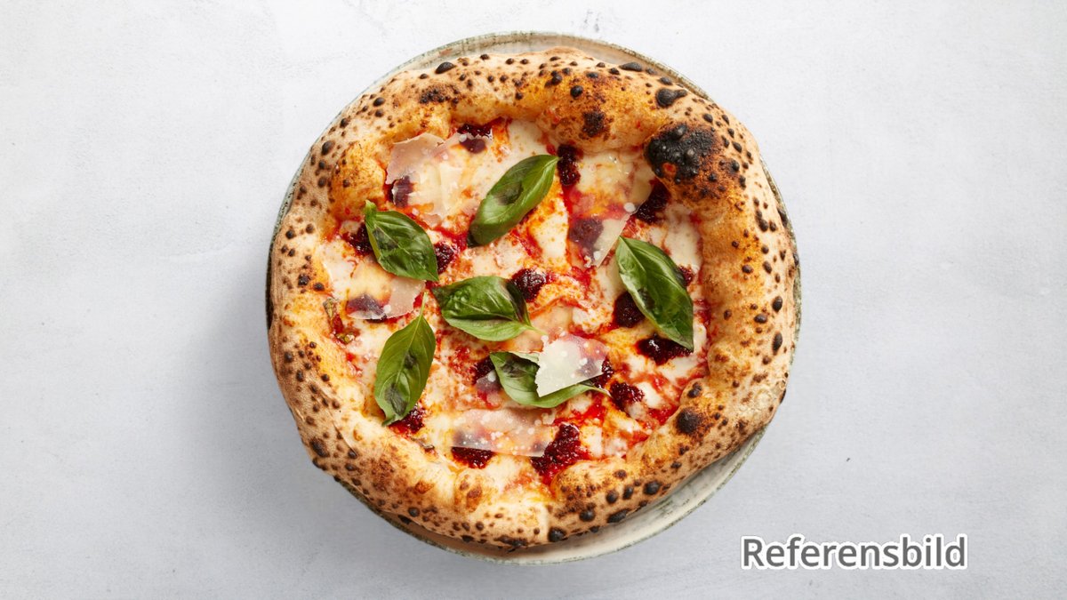 Nduja – San Marzano Tomatsås, Fior di latte, Nduja, Mild Salami, Sol...