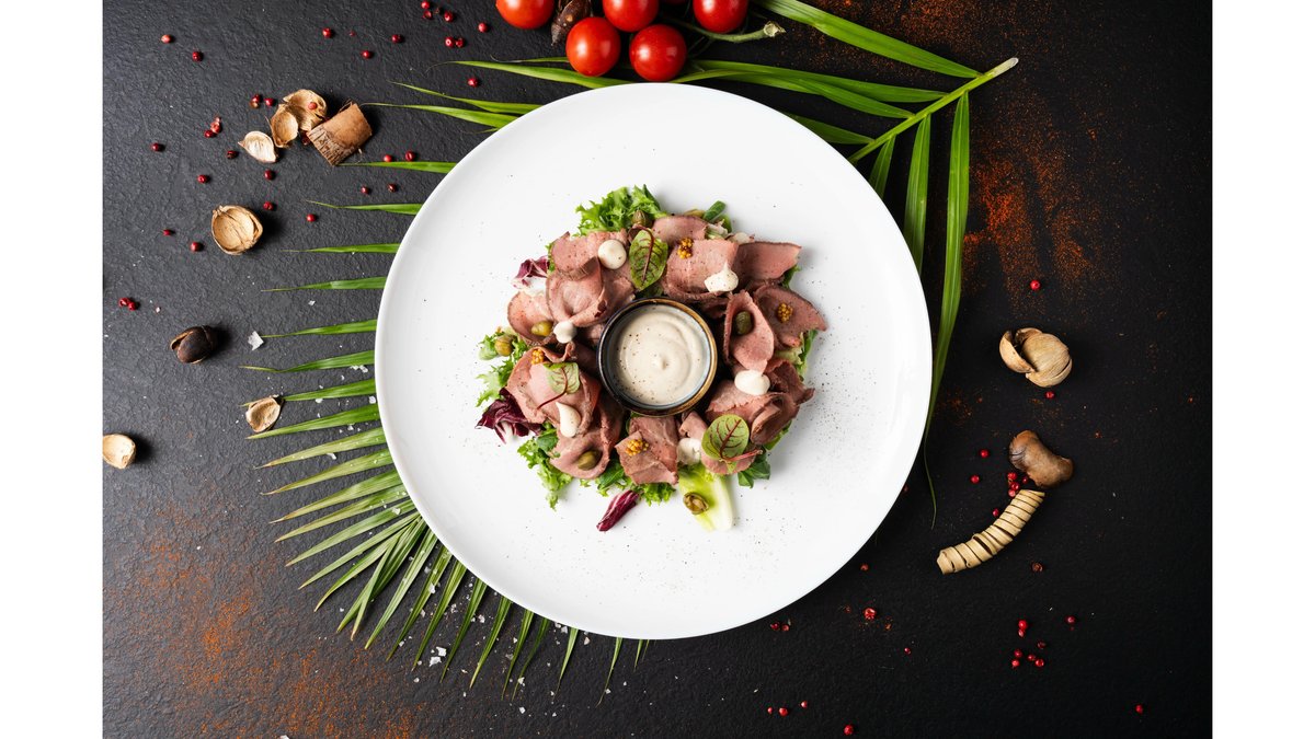 Vitello tonnato – Mușchi de vită, sos tonnato(maioneză,anșoa,ton,capere), suc...