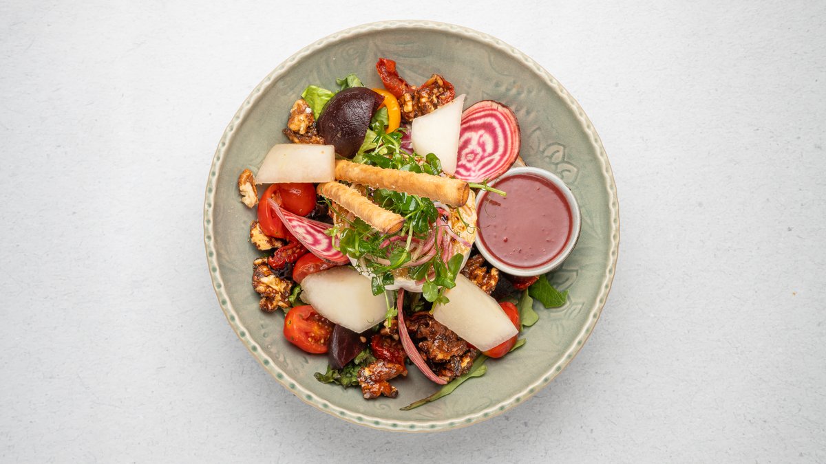 Chévre – Gratinerad chévre, rödbetor,
melon, kanderade valnötter och...
