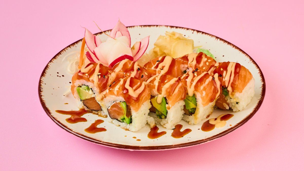 Salmon Roll – with salmon, avocado and cream cheese in a salmon coating