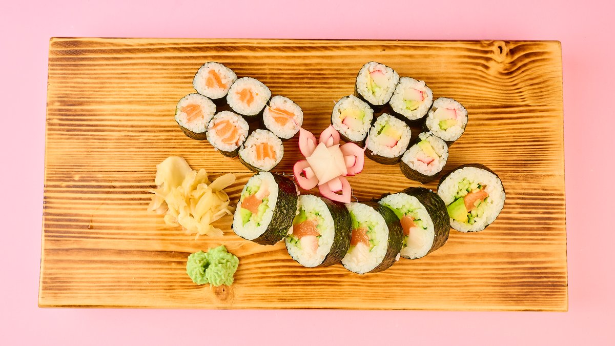 729. M2 – 6x california maki
6x sake maki
5x big roll