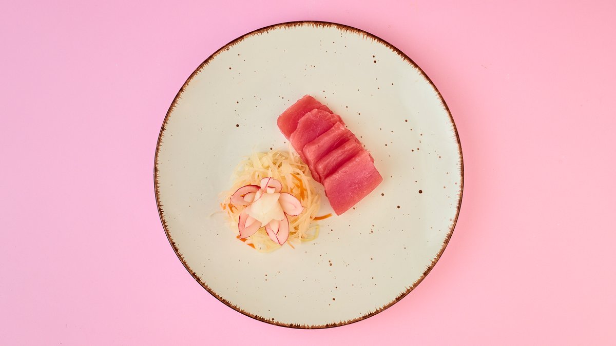781. Sashimi Maguro – 5 pieces,
with tuna