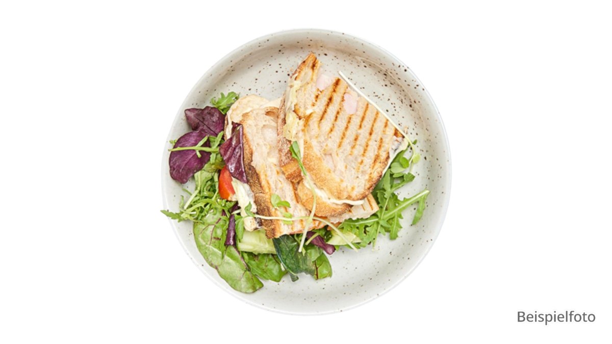 Mushroom Melt Sandwisch – mit geschmorten Pilzen, karamellisierten Zwiebeln, Paprika-M...