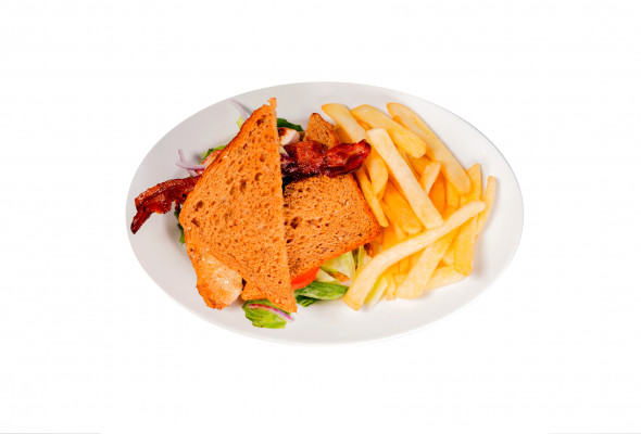 Club Sandwich – Kyllingbryst - sprøstekt bacon - rødløk - tomat – Aioli, ste...