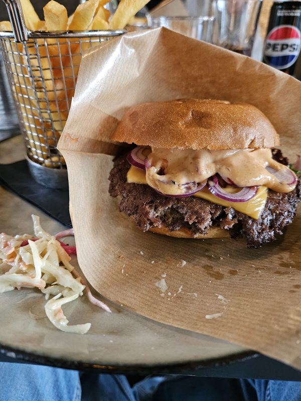 Njuta Lounge & Burgers