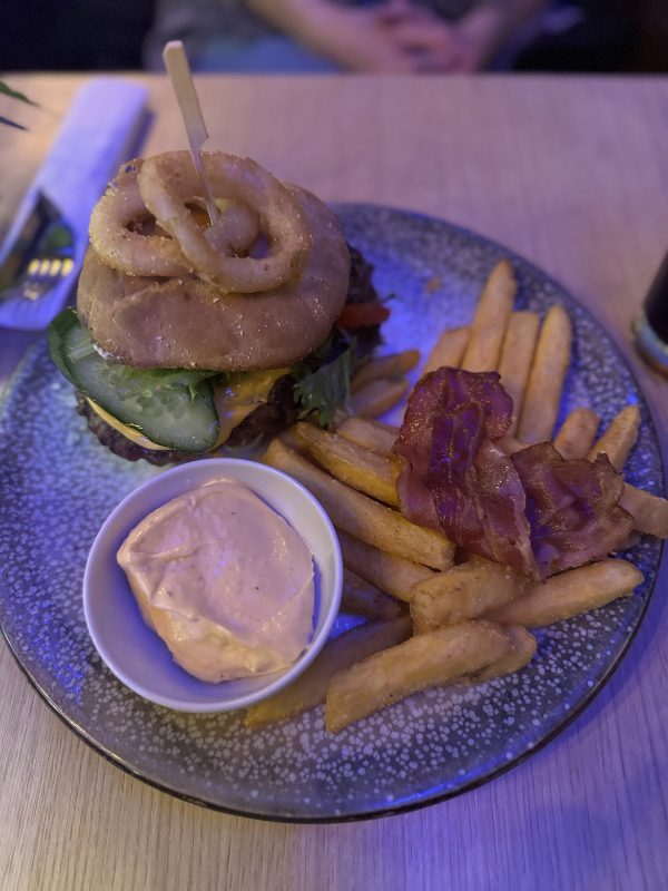 Friends Bar & Kitchen