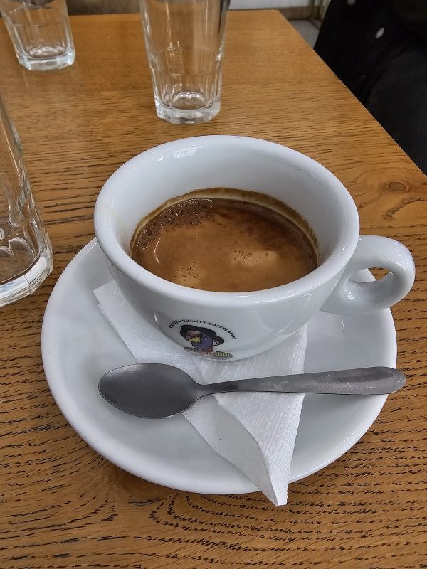 Le Petit Cafe Serres