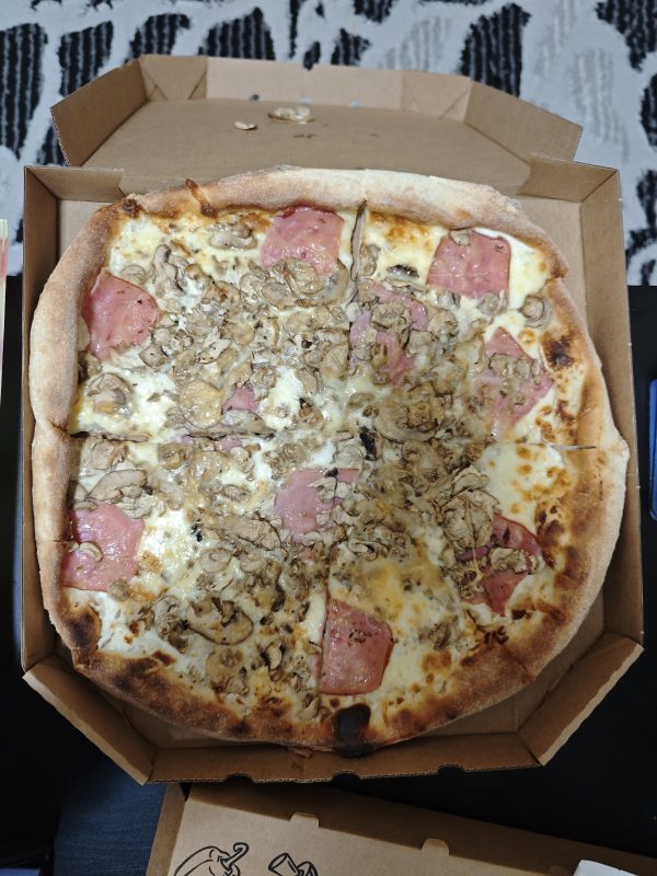 Funghi Pizza & Pasta Kamara