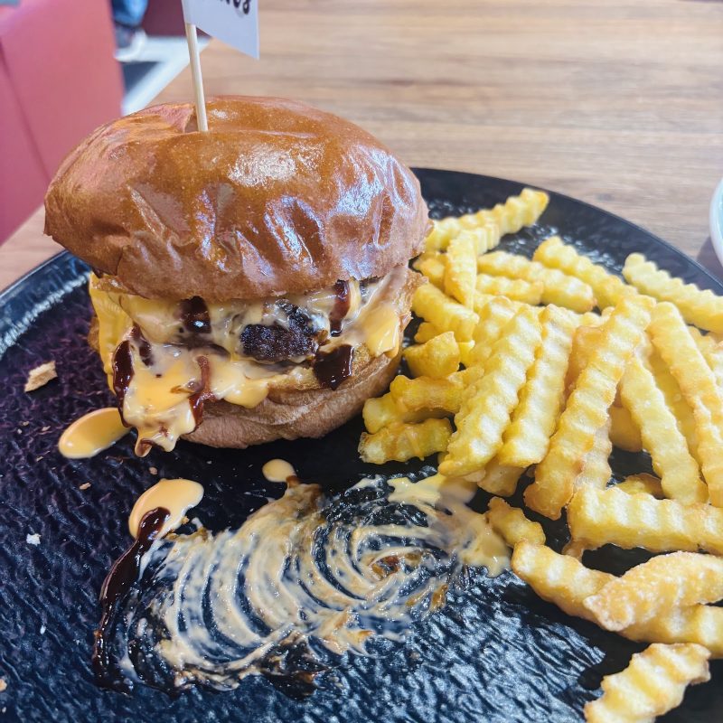 Guys Burger Dighomi